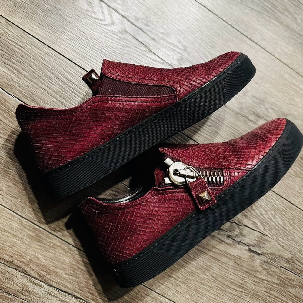 Stuart weirman slip-on sneaker shoes animal  maroon gold zip closure size 6 M
